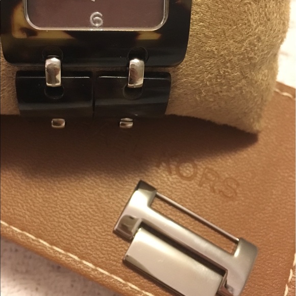 Michael Kors - Tortoise Watch - Picture 4 of 5